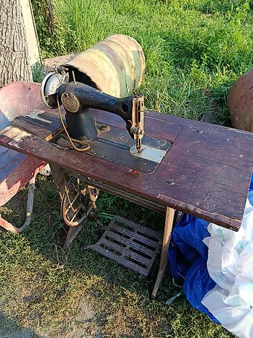 elektrik skutur: Klassik ayaqla işləyən tikiş maşını və taxta stol-baza - Mexaniki — 1