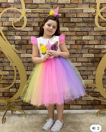 Aş qazanı: Uşaq üçün göy qurşağı temalı unicorn donu və aksesuar dəsti. - Üst