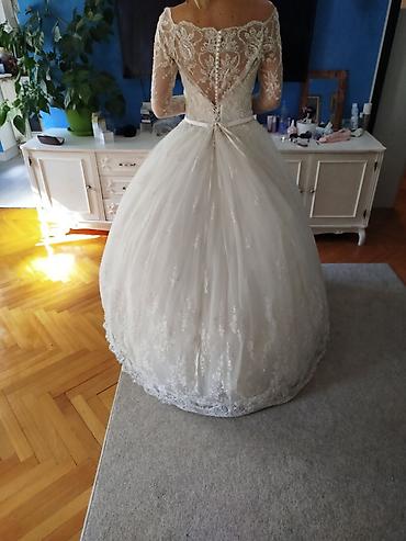 Venčanice: Venčanice – dve raskošne modele Model 1: - Silueta A-kroja sa bogatom — 4