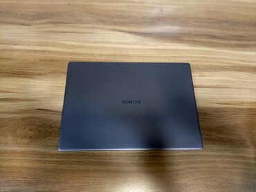 notebook cantası: HONOR noutbuk – incə və yüngül korpus, minimalist dizayn