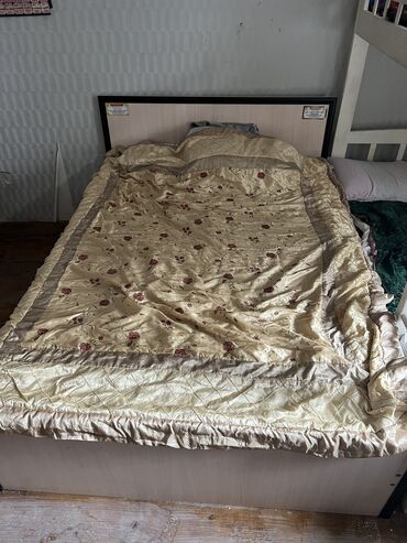 кровать кровать кровать: Продаю 2-х спальную кровать, комод, шкаф для вещей, 2шт. прикроватные