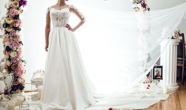 krujevalı ətəklər: Bu zərif ağ gəlinlik xüsusi gününüz üçün ideal seçimdir. 👰🏻‍♀️ Xüsusi