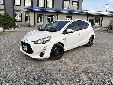 Toyota: Toyota Prius C: 2016 г., 1.5 л, Автомат, Гибрид, Хэтчбэк — 2