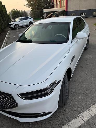 Другие автомобили: Белый представительский седан бизнес-класса. Кузов и дизайн: - — 2