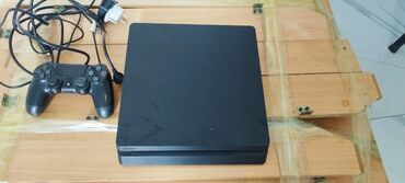 цены на плейстейшен 4: Продаю игровую приставку Playstation 4 Slim, цена 16500 сом, в