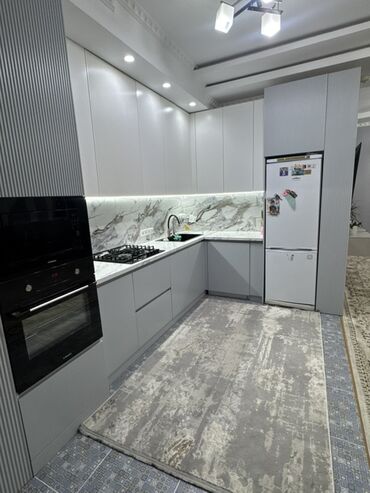 Кухонные гарнитуры: Кухонный гарнитур, цвет - Белый, ДСП — 8