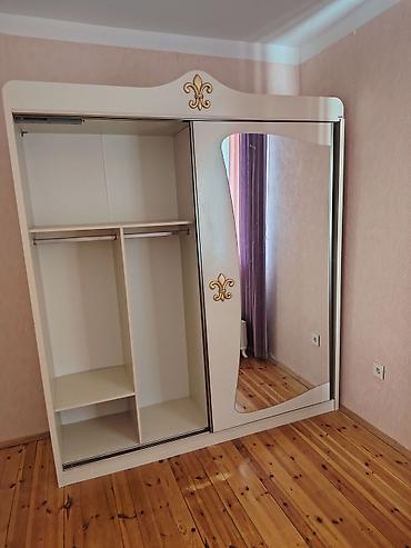 dolab isləmis: Güzgülü sürgülü qarderob - Rəng: krem/imber, bəzəklərdə qızılı — 2