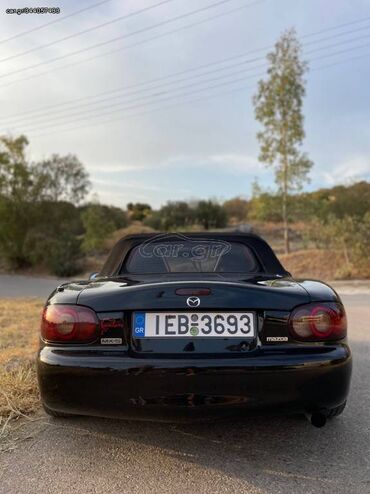 Mazda MX-5: 1.6 l | 2005 year Cabriolet