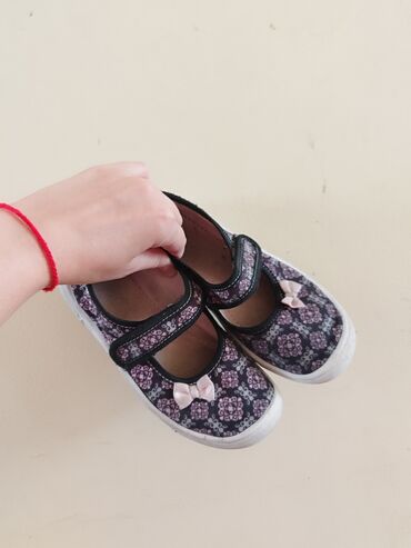 детская обувь для дома: Польские тапочки, размер 32, по факту 30-31, носили только в сад