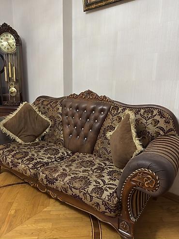 Klassik üslubda 3 nəfərlik divan - Dizayn: Zərif oyma detallı taxta lalafo.az -da Klassik üslubda 3 nəfərlik divan - Dizayn: Zərif oyma detallı taxta