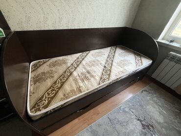 купить кровать односпальную с матрасом: Спальный кровать с ортопедическим матрасом 
Ширина 1 м 
Длина 1,90 м
