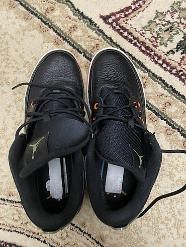air jordan 4: Jordan kişi idman ayaqqabısı.İki dəfə geyilib,etiket və işləmələrdən — 4