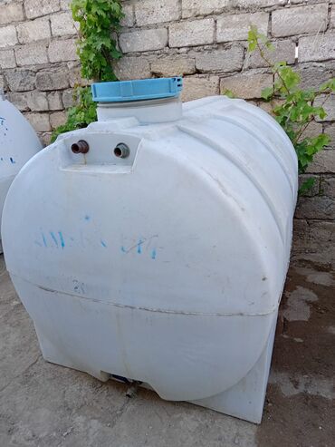 Baklar və çənlər: Bak, Plastik, 2000 l l