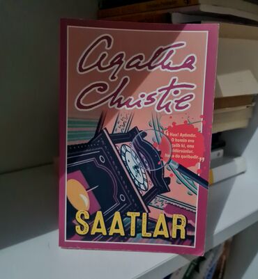 saat dəsti: Agatha Christie-nin "Saatlar" adlı kitabı