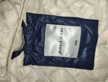 Демисезонные куртки: Продаю 1)осенне-весеннюю подросковую куртку 40-42размер.Синего — 3