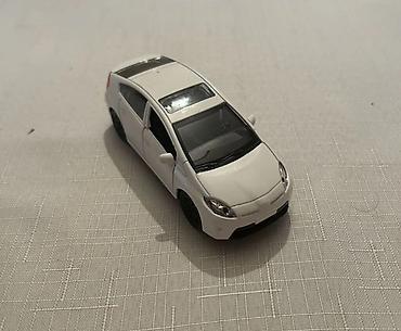 toyota loqosu: Ağ rəngli kiçik ölçülü oyuncaq avtomobil modeli - Korpus: ağ rəng — 2