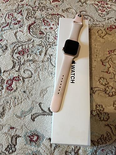 iphone whatch: Məhsul: Apple Watch (kvadrat ekranlı model) Rəng: Qızılı korpus, açıq — 4