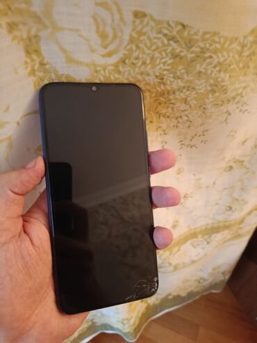 pitminutka ustası: Blackview A70 (mavi-qara gradient rəng) Baterya : 5380 mAh, Yaddaş 