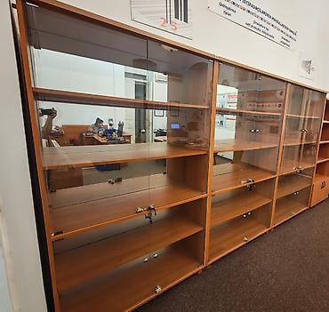 Оборудование для магазинов: Стеклянная витрина-шкаф, Б/у, Самовывоз — 2