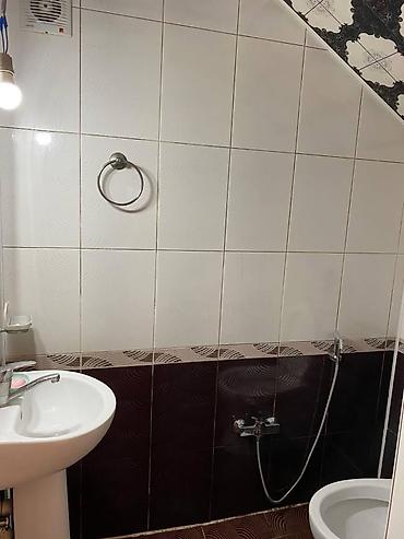 ecemıde kiraye evler: Tələbə Qızlar Üçün Kirayə Otaqlar! 2 mərtəbəli həyət evində 2 ayrı — 2