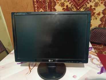 komputer pc: Model: Flatron W1942SE Monitorun ölçüsü 19-du, 60 hz yeniləmə