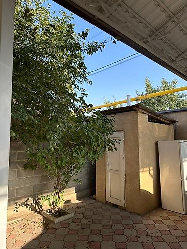 Продажа коттеджей и домов: Просторный двухэтажный дом с ухоженным зеленым участком. - — 16