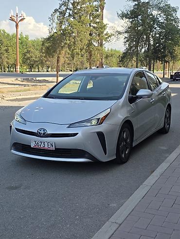 500: Toyota Prius: 2019 г., 1.8 л, Вариатор, Гибрид, Универсал — 2