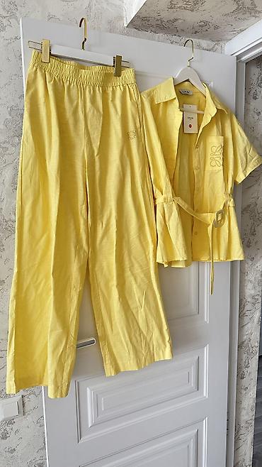 Брючные костюмы: Женская одежда, покупала в Дубаи/Италии, размер s/m/L до 42-44. Вся — 34