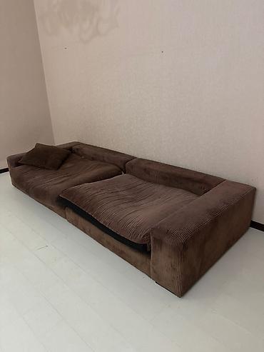 Künc tipli iri ölçülü divan - Rəng: tünd qəhvəyi - Parça: yumşaq lalafo.az -da Künc tipli iri ölçülü divan - Rəng: tünd qəhvəyi - Parça: yumşaq