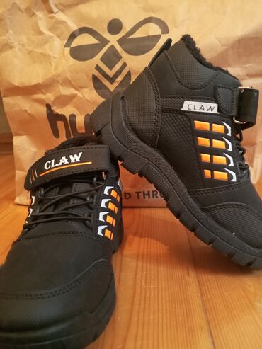 Women's Sneakers and athletic shoes: QADIN 60 AZN VE USAQ 48AZN GEYINILMEYIB UŞAQ (37 VE 31 RAZMER) VE 5-10 — 5