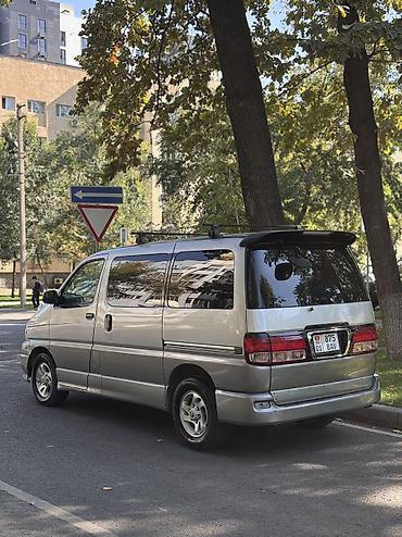 Toyota: Toyota Regius: 2000 г., Автомат, Бензин, Минивэн — 3