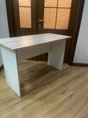 Masalar: Kompüter masası, Açılmayan, Laminat, Dördbucaq masa