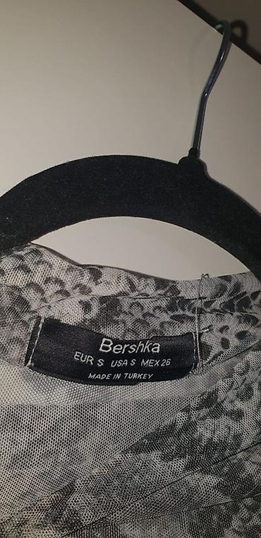 tigraste cizme: Bluza Bershka print zmijske kože. - Veličina S moze do L puna je — 3