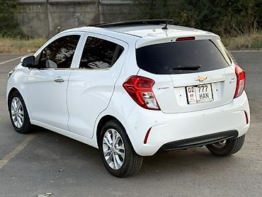 купить тахо: Chevrolet Spark: 2016 г., 1 л, Вариатор, Бензин, Хэтчбэк — 7