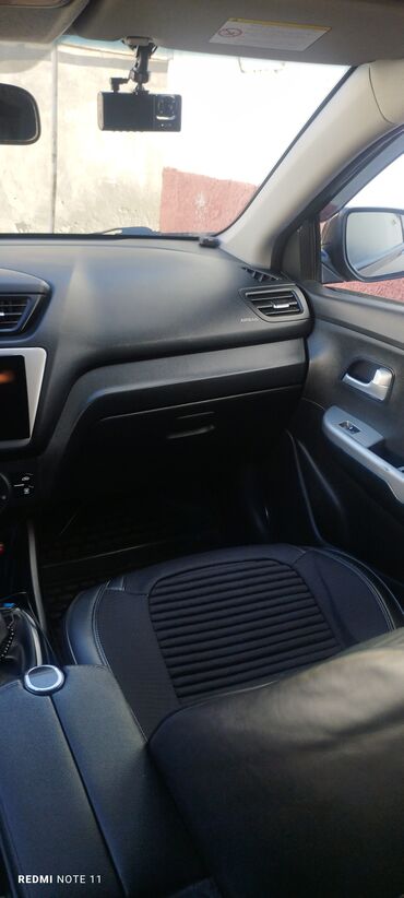 Kia: Kia Rio sedan - Korpus: 4 qapılı sedan, tünd qəhvəyi rəng - Kuzov — 5