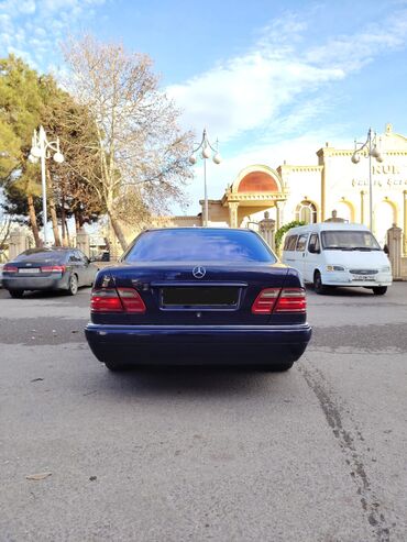 Mercedes-Benz: Mercedes-Benz E-Class: 2 l | 1997 il Sedan — 6