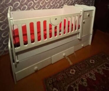 1 nəfərlik çarpayı: Oğlan və qız üçün, İşlənmiş, Dördbucaq, Beşik, Matras ilə, Yellənmə mexanizm ilə