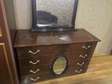 4 qapılı dolab: İşlənmiş, Açılan, 4 qapılı Düz dolab, Qarderob, paltar dolabı, Rumıniya