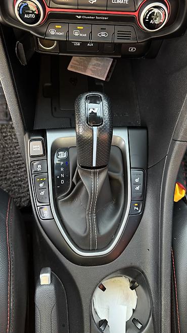 Hyundai: Hyundai Veloster: 2019 г., 1.6 л, Робот, Бензин, Хэтчбэк — 9