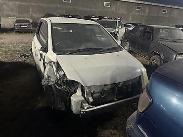deu labo: Toyota Ist: 2002 г., 1.5 л — 1