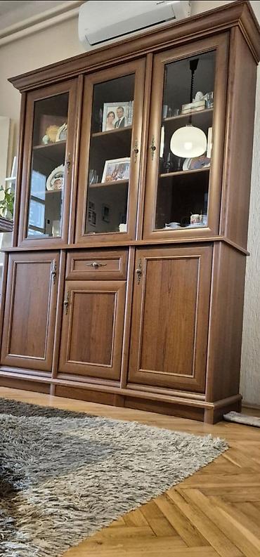 komode forma: Dvodelna vitrina iz KENT kolekcije u fantasticnom stanju Frontovi — 6