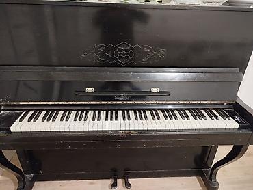 Qara rəngli akustik pianino satılır. Upright tipli klassik korpusa