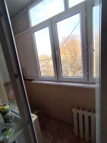 садовый дом: Застеклённый балкон/лоджия. - ПВХ-окна с двухстворчатой распашной