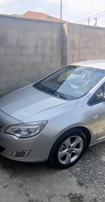 Opel: Opel Astra: 1.4 l | 2010 il 192000 km Hetçbek — 2