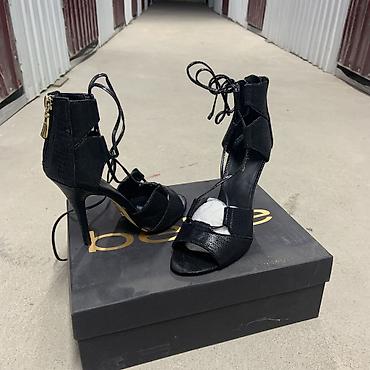 Пальто: Мужское пальто Topman - Размер: M - 14000 сом Женская полушубка из — 8