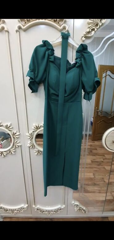 Ziyafət donları: Zərif dizaynlı tünd çəhrayı ziyafət/gecə geyimi. - Yarımətəkli — 6