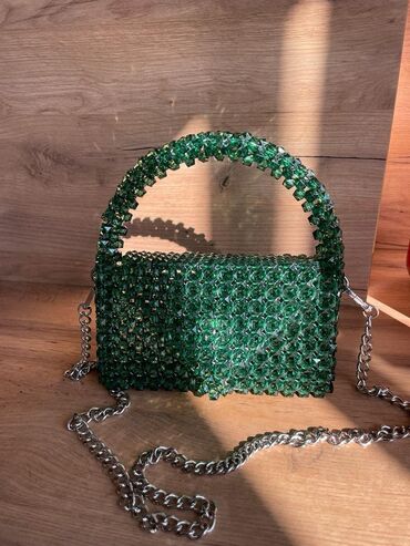 сумку dc meilun: Продаю шикарную сумочку из бусинок Размеры: высота 13см, ширина 21см