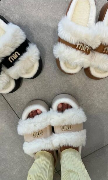 Papuče: Papuce 
36-41
2200 din
sdo — 12