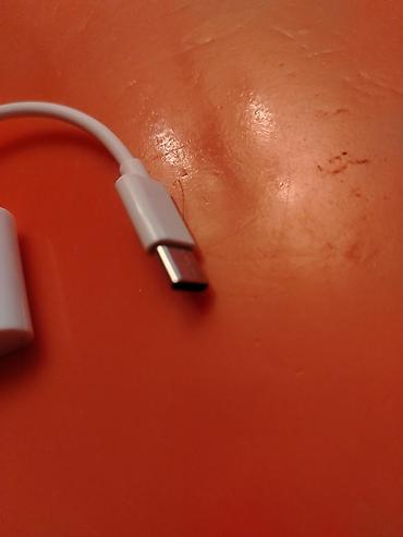 cat 5 kabel: USB-C kart oxuyucu və USB adapter - Giriş: USB‑C (şnur ilə) - — 2