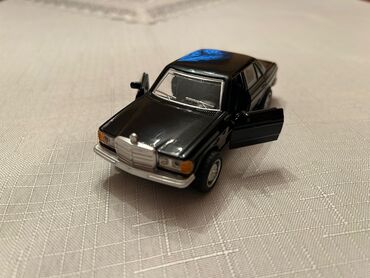 oyuncaqlar masin: Super nadir avtomobil modelkası satılır.Mersedenz Benz W126 Retro 560